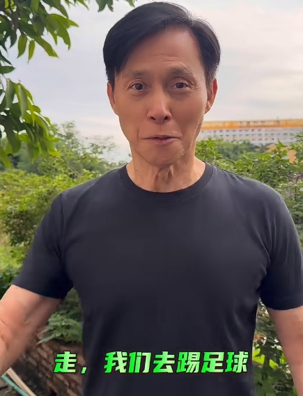姑蘇慕容??曾飾演慕容復(fù)的68歲演員張國強(qiáng)曬視頻，為蘇超加油