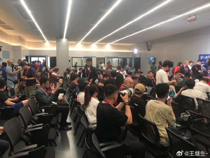 18強(qiáng)賽收官戰(zhàn)！記者：國(guó)足賽前發(fā)布會(huì)媒體記者還是不少