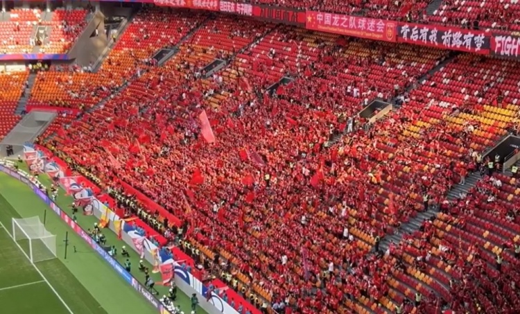 博主曬國足收官戰(zhàn)現(xiàn)場情況：王鈺棟、劉誠宇、汪士欽提前進(jìn)場