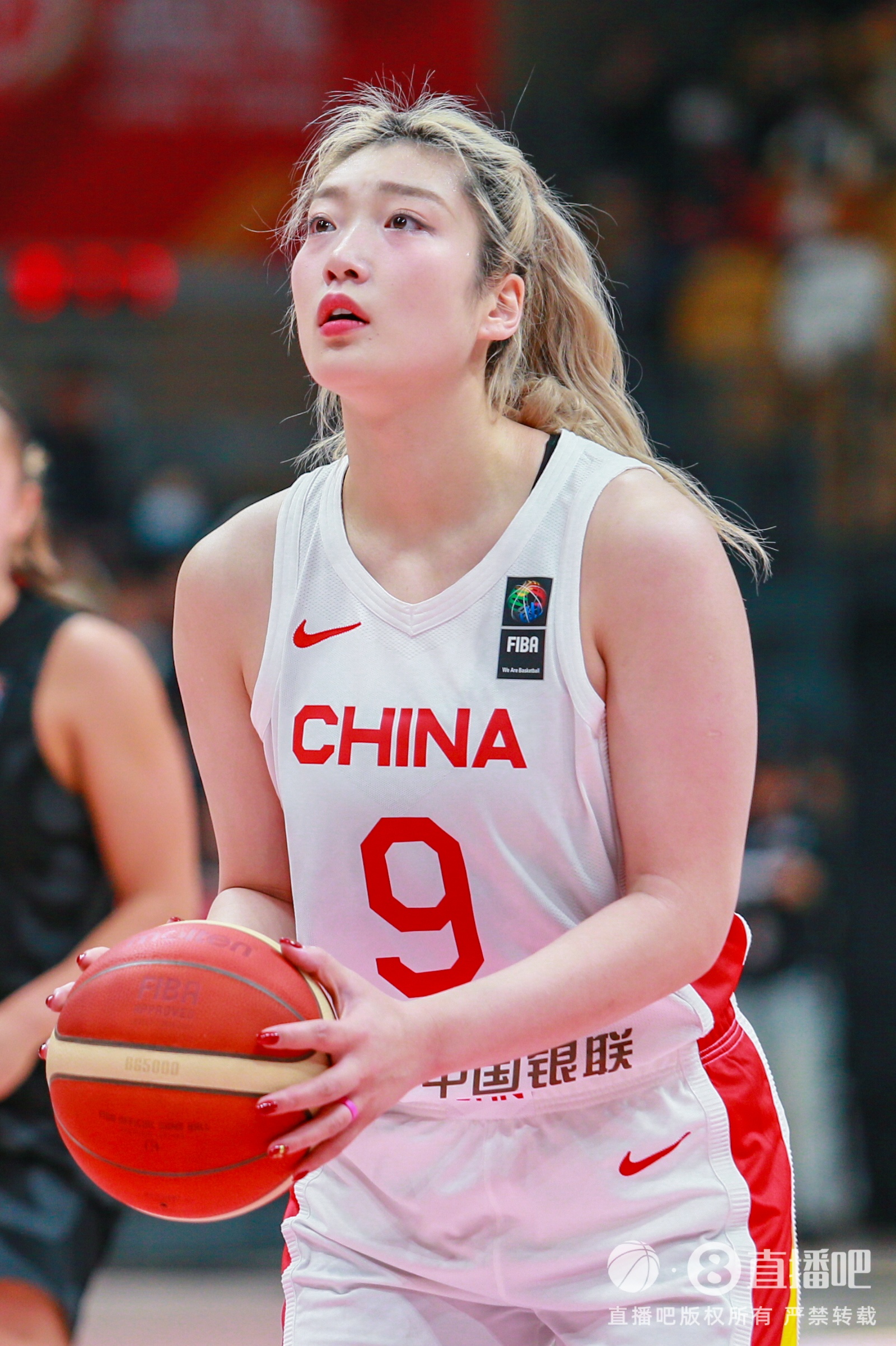 媒體人：李夢缺席亞洲杯 對中國女籃是不小的損失 希望她早日康復(fù)
