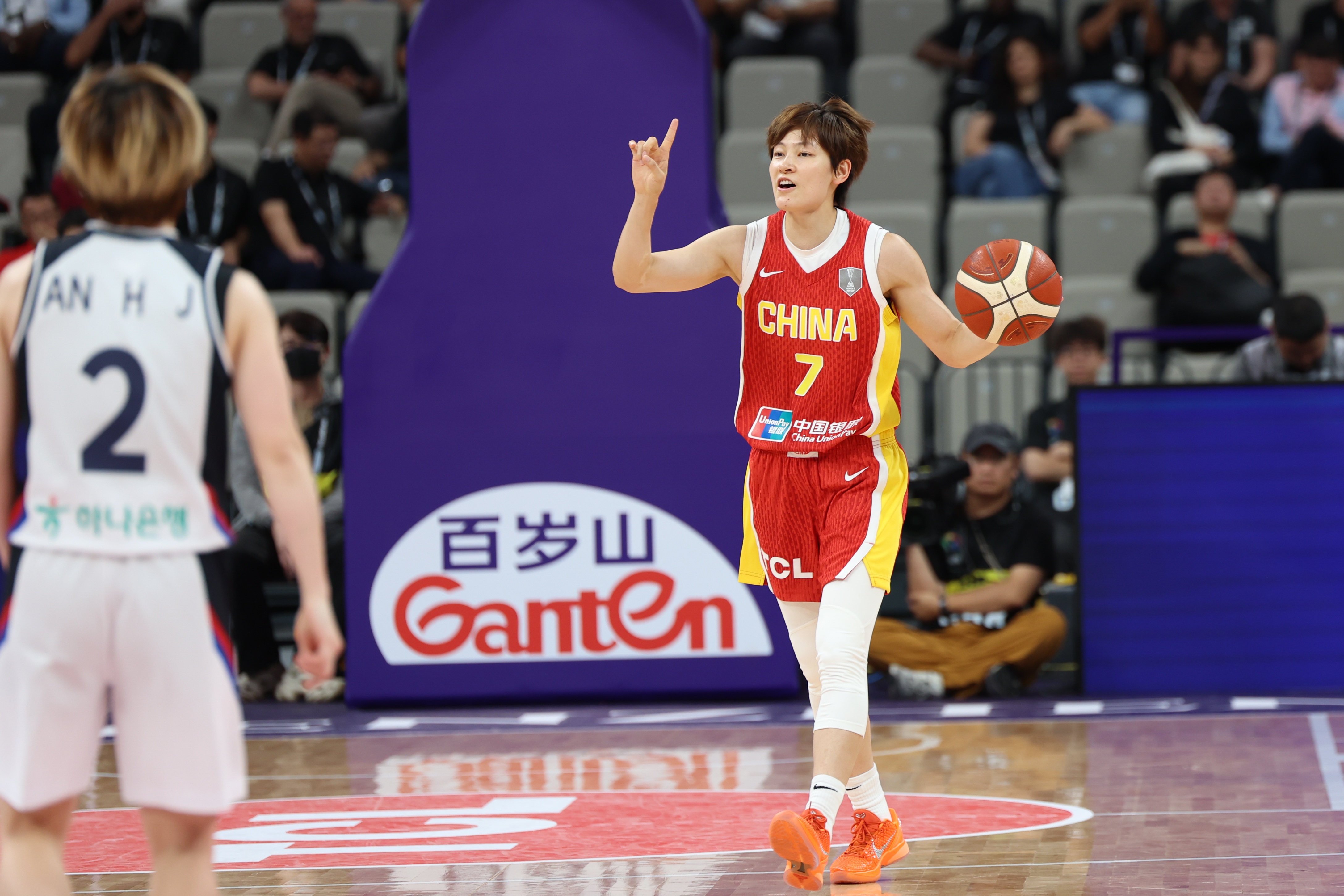 楊力維：隊(duì)中每個(gè)人每個(gè)位置都可以持球 打得比較強(qiáng)勢(shì)