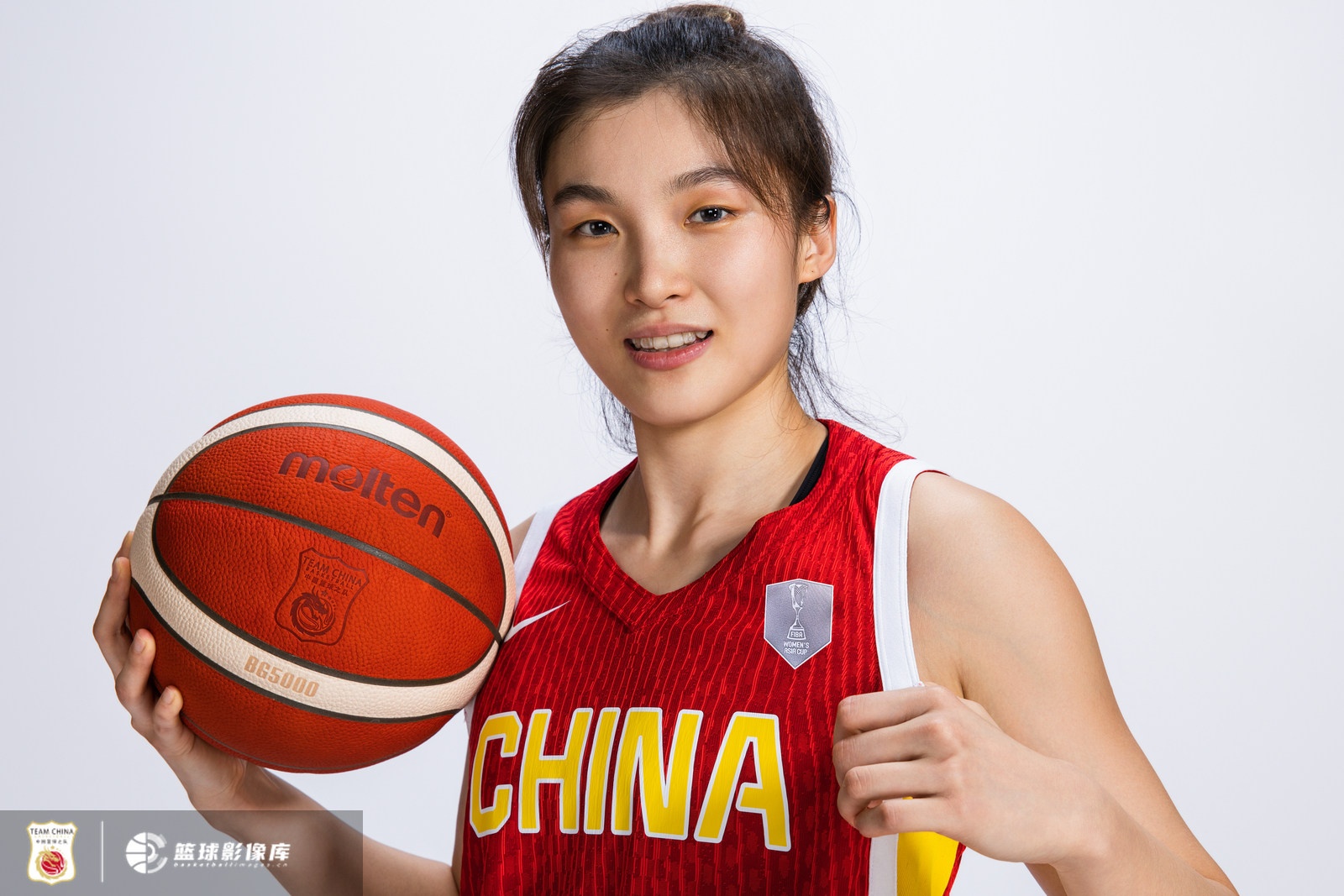 攻防壓制！楊舒予&翟若云飆進三分 中國女籃9-0收官&首節(jié)領(lǐng)先15分