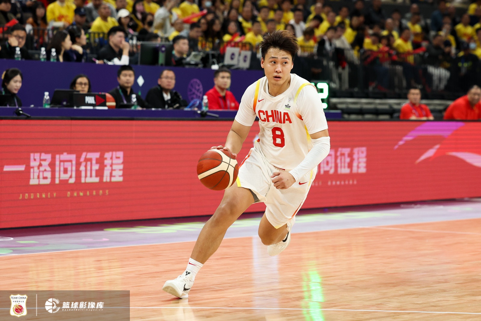 外線占優(yōu)！中國男籃半場三分12中5 委內(nèi)瑞拉則是6中2