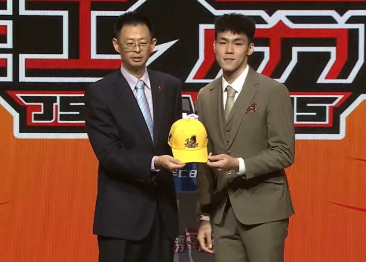 ??探花水不了？2025CBA選秀大會：江蘇用探花簽選中龐崢麟