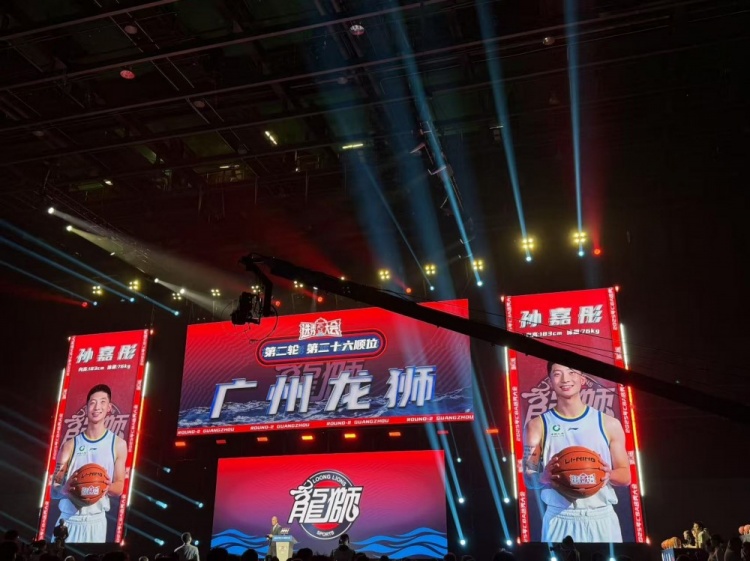 次輪第26順位 廣州龍獅選擇了旅美球員孫嘉彤??！歡迎????