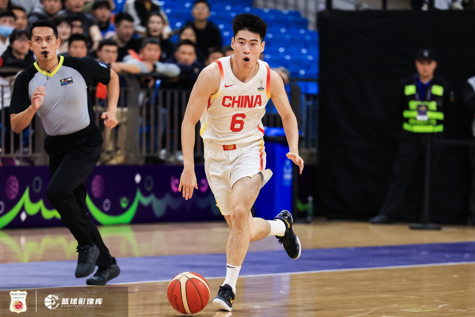 外線神準(zhǔn)！中國男籃三節(jié)領(lǐng)先波黑20分 三分19投11中