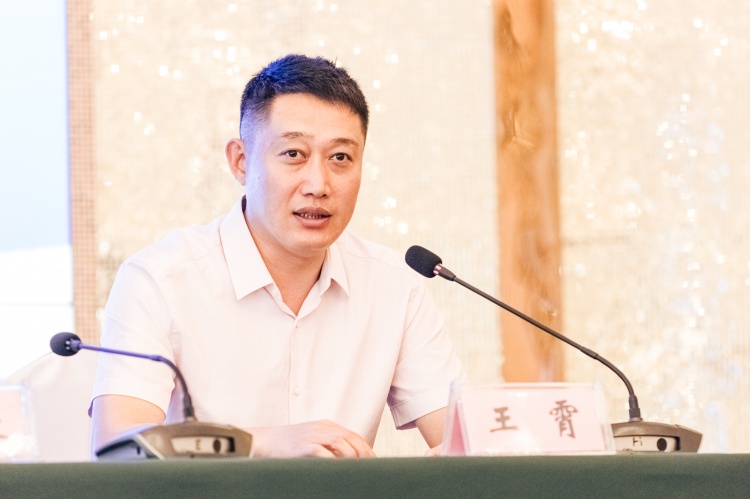官方：卡斯特羅辭去代理主教練職務，王霄將出任青島紅獅主教練