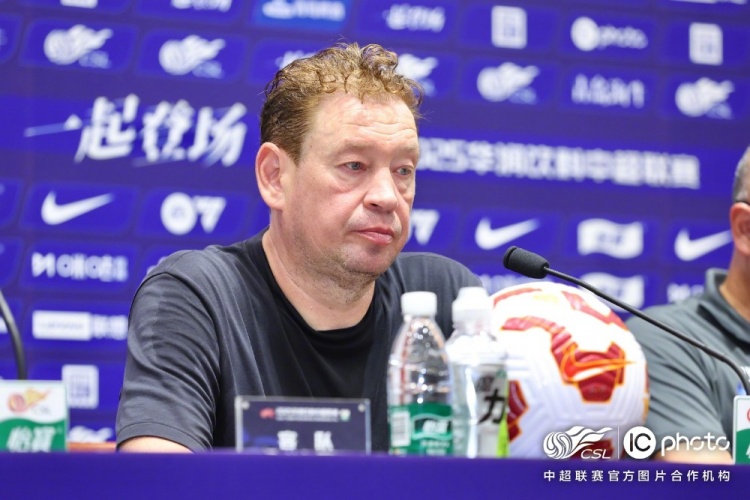 斯盧茨基：李可和路易斯都出現(xiàn)了傷病，于漢超今天的表現(xiàn)非常出色