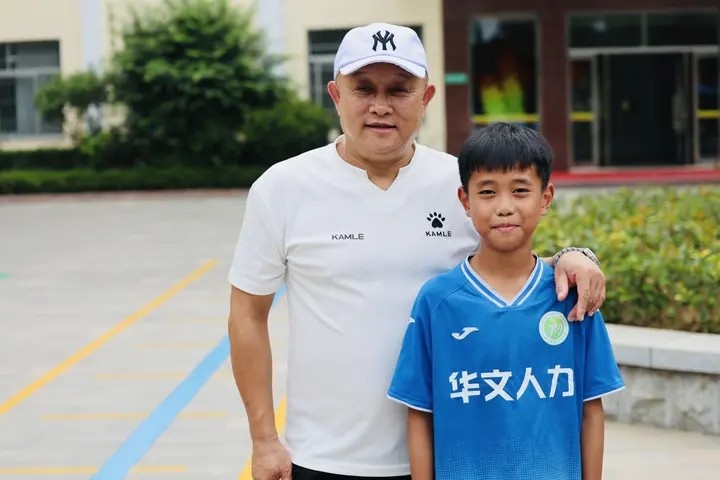 記者：泰安9歲足球小將錢俊澤被魯能泰山足校選中，綜合評(píng)分L5
