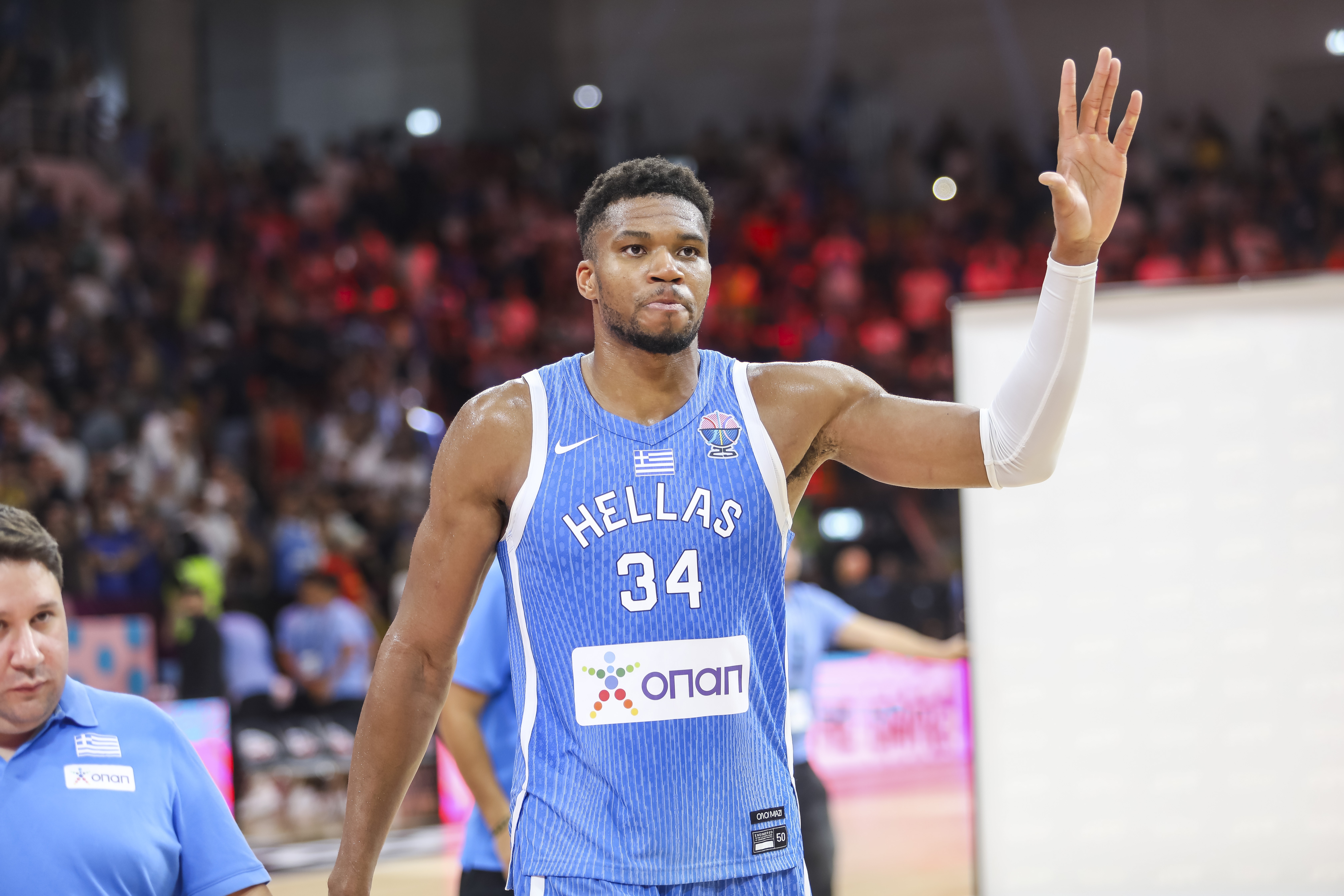 多西：字母哥太有統(tǒng)治力了 他在FIBA和NBA都無法被阻擋！
