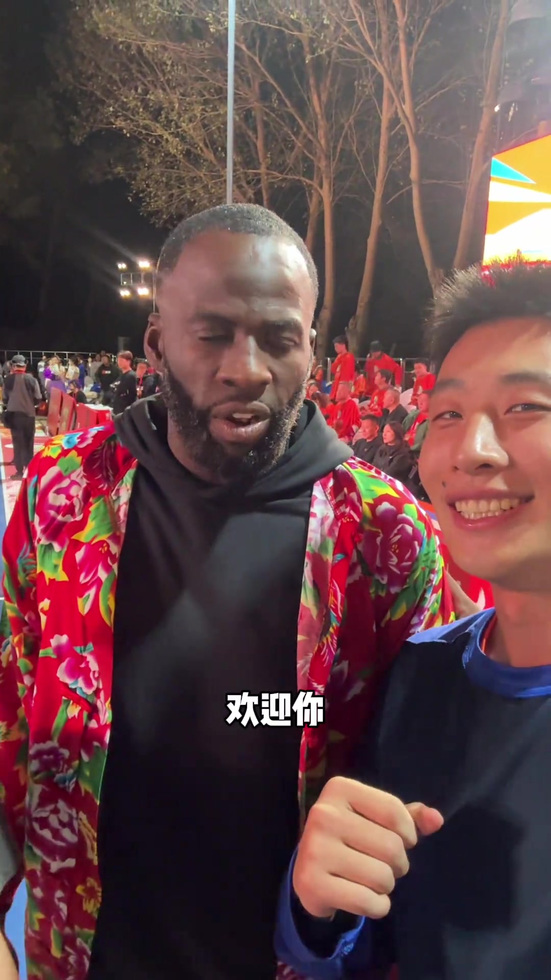 夢幻融入??！追夢大花襖吹嗩吶轉手絹 聯(lián)動宋小寶驚出表情包