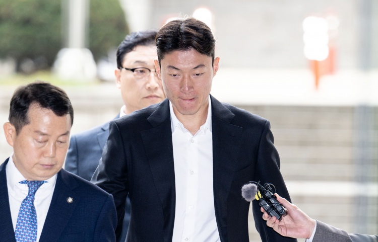 非法拍性愛視頻！韓足協(xié)官方：黃義助被永久除名，在國內(nèi)遭禁足