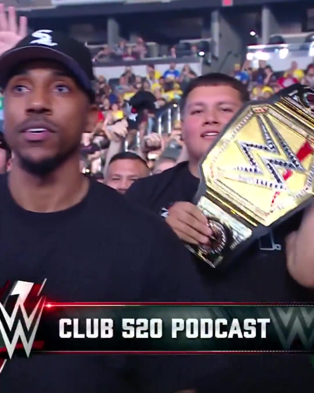 忠實摔迷！哈利伯頓和蒂格現(xiàn)場觀戰(zhàn)WWE“摔角狂歡”賽事