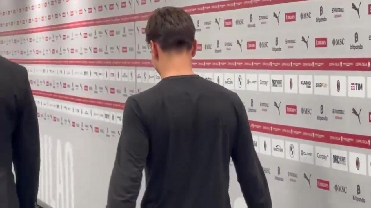 米蘭傷員亞沙里在圣西羅露面，回應記者提問：挺好的，好多了