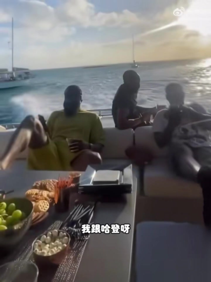 雷霆三少你更愿意和誰(shuí)交朋友？楊侃團(tuán)隊(duì)：哈登啊 他能帶我大撒幣